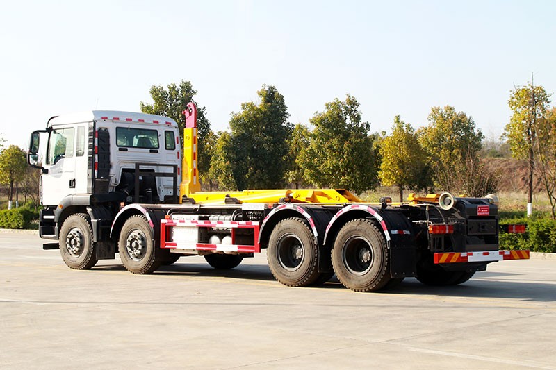 重汽汕德卡8x4車廂可卸式垃圾車25噸