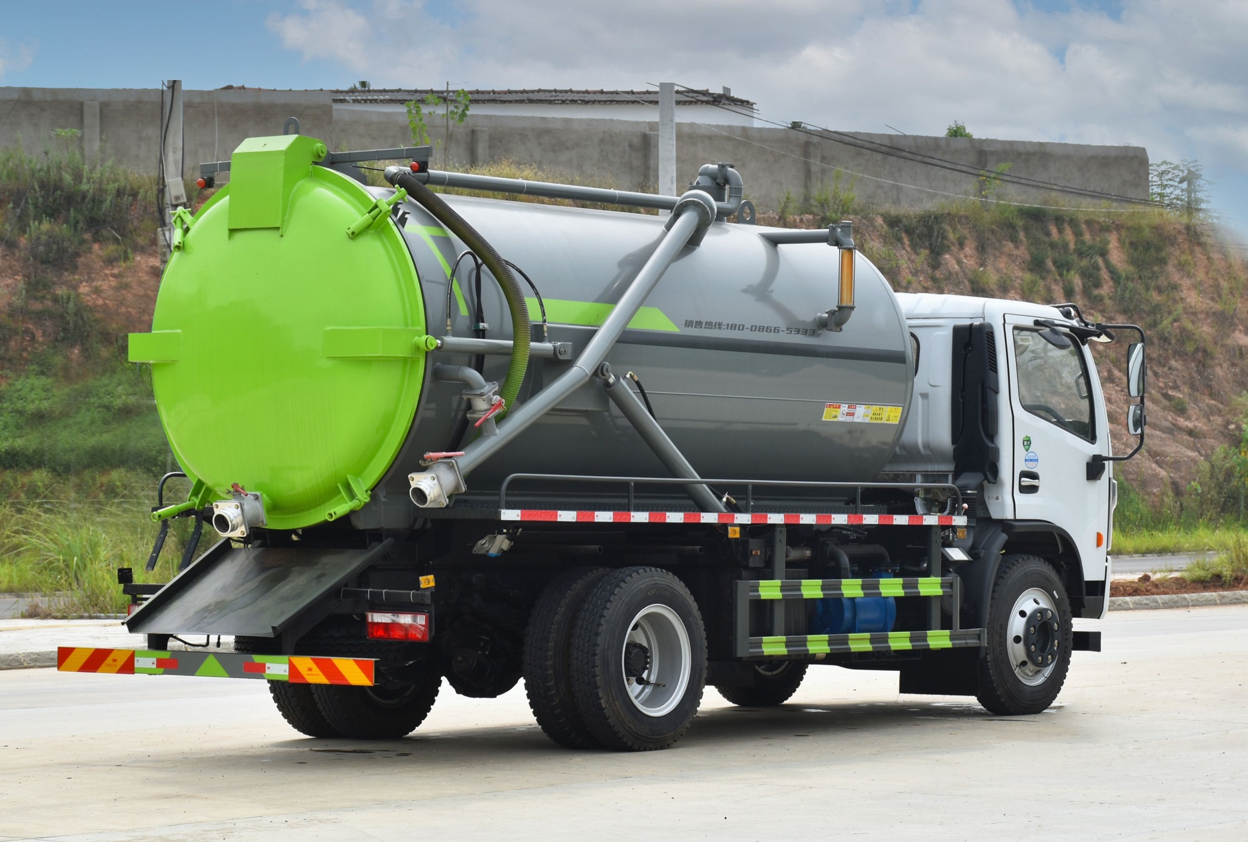 東風多利卡D7吸污車10方