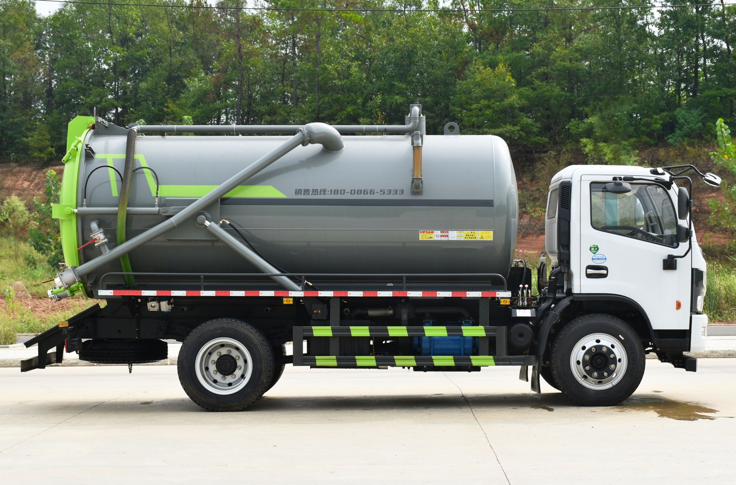 東風多利卡D7吸污車10方