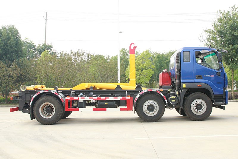 福田時(shí)代小三軸勾臂垃圾車 20方