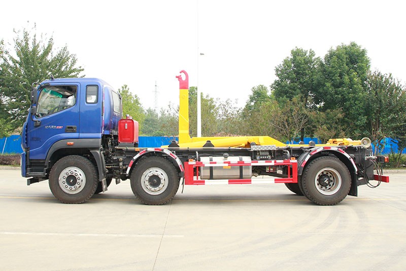 福田時(shí)代小三軸勾臂垃圾車 20方