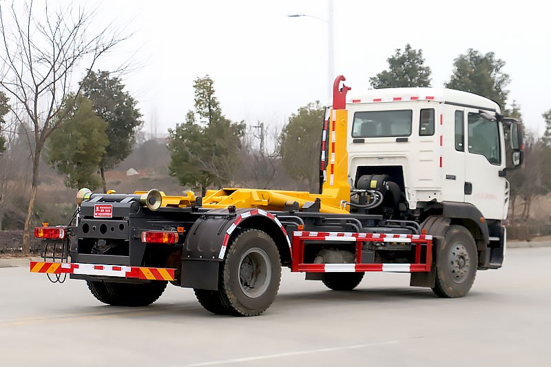 重汽豪沃勾臂垃圾車 12方