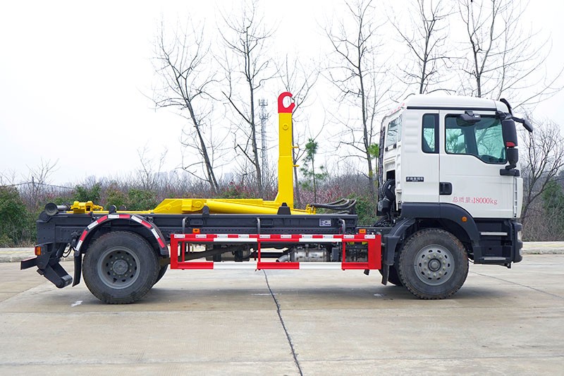 重汽汕德卡勾臂垃圾車 12方