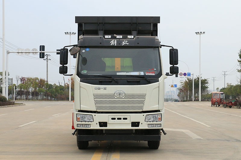 解放J6L勾臂垃圾車 12方