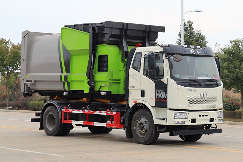 解放J6L勾臂垃圾車 12方
