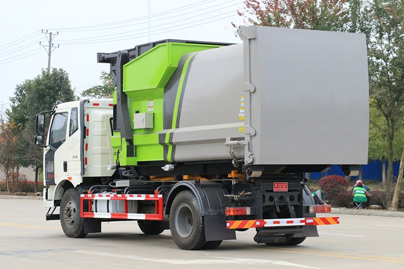 解放J6L勾臂垃圾車 12方