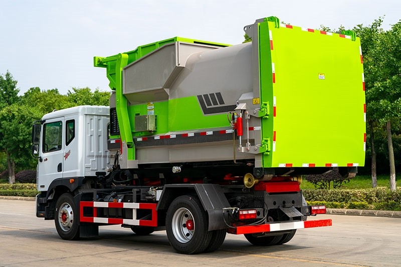 東風多利卡D9勾臂垃圾車 12方