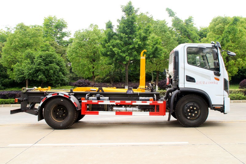東風(fēng)華神T3勾臂垃圾車 7方(可拉建筑垃圾箱)