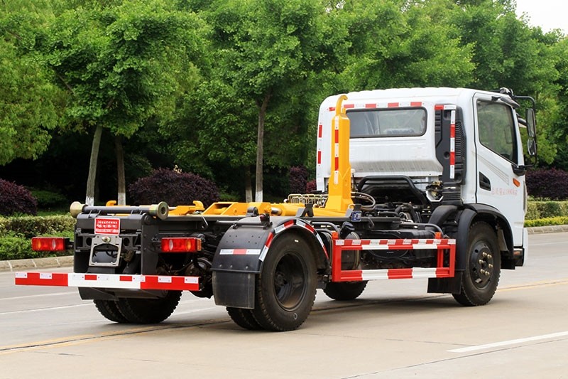 東風(fēng)華神T3勾臂垃圾車 7方(可拉建筑垃圾箱)