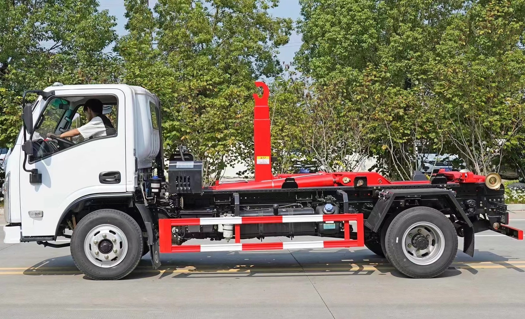 三環(huán)創(chuàng)客藍(lán)牌(地下室)勾臂垃圾車 7方建筑垃圾箱  