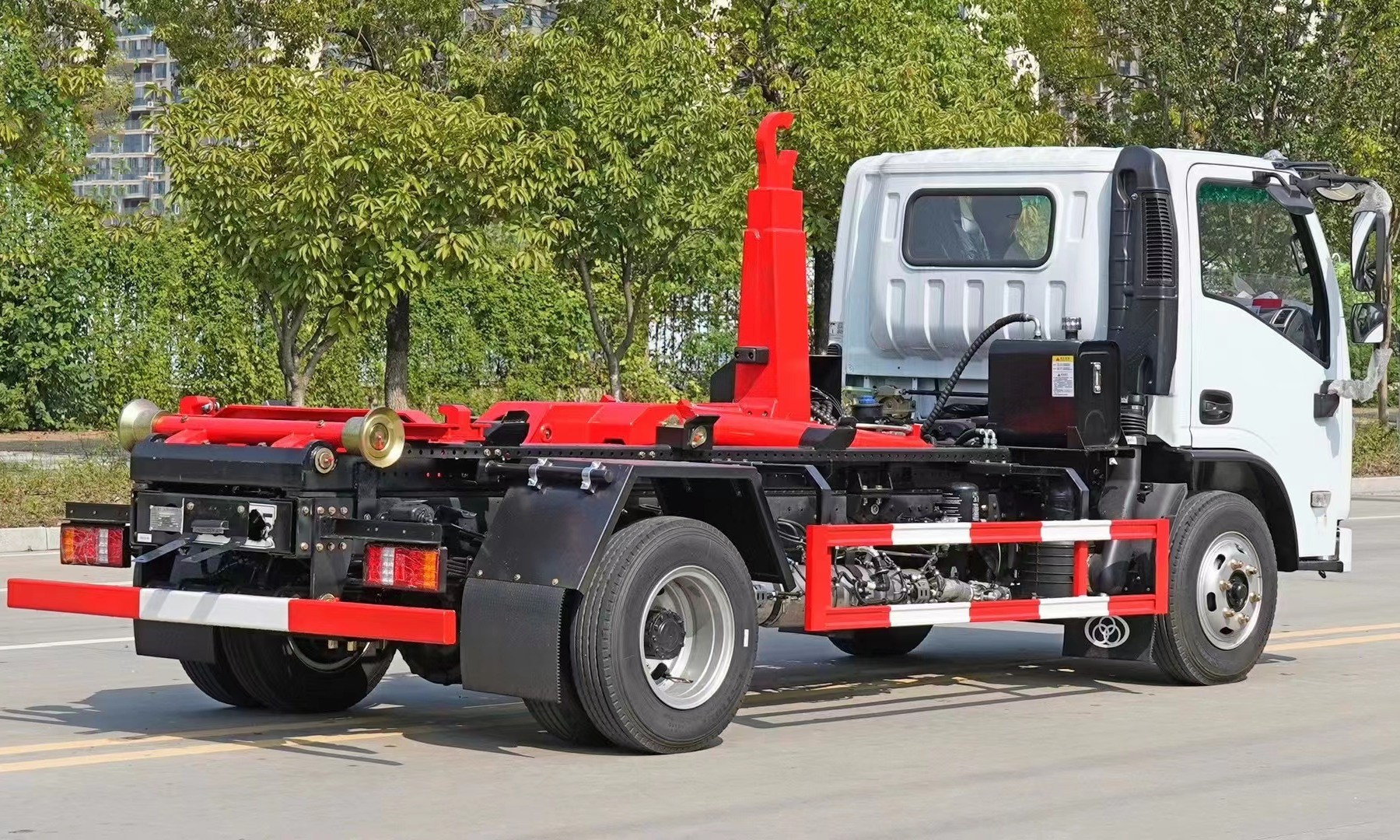 三環(huán)創(chuàng)客藍(lán)牌(地下室)勾臂垃圾車 7方建筑垃圾箱  