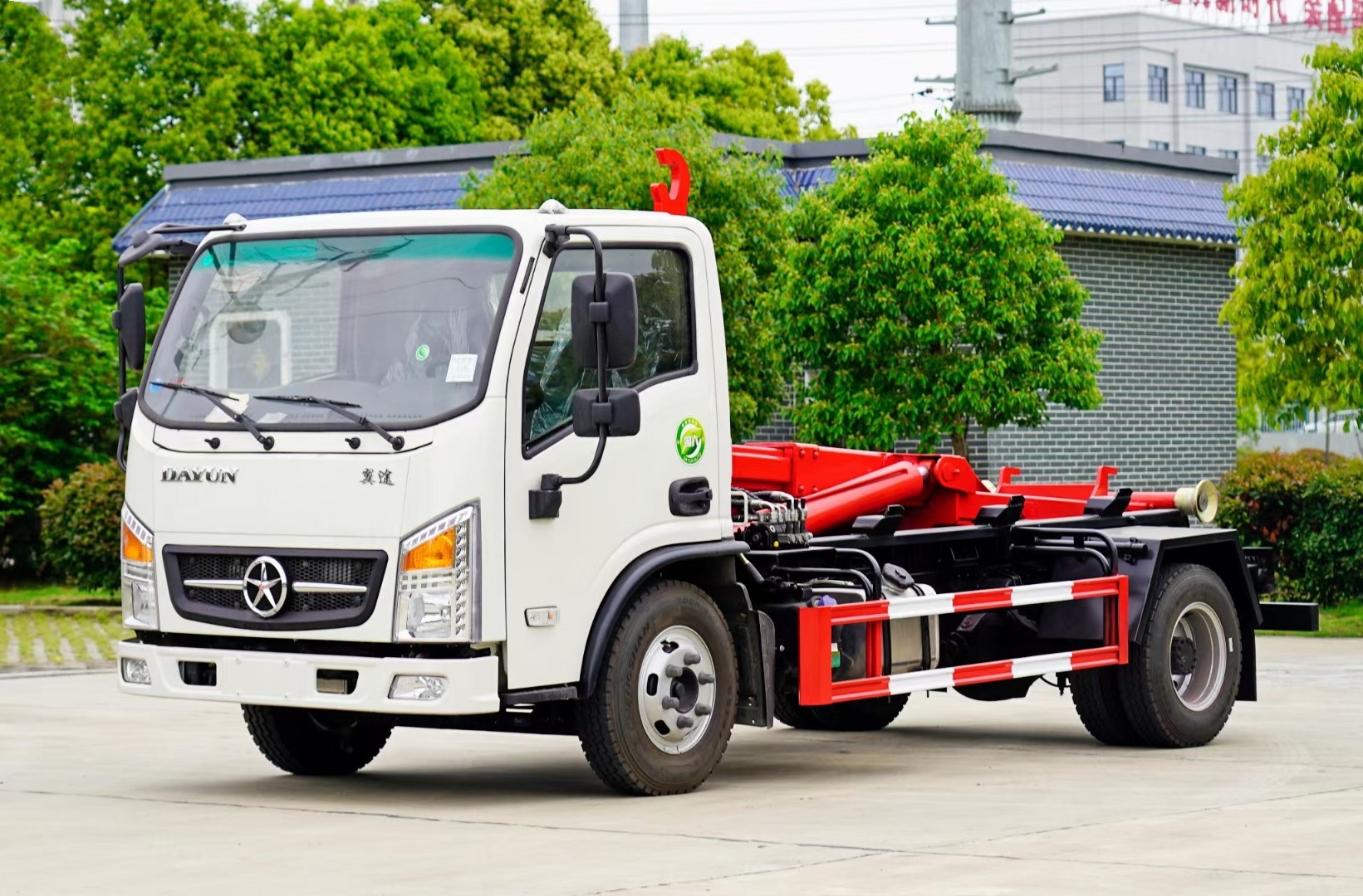 大運翼途藍牌(地下室)勾臂垃圾車 7方建筑垃圾箱