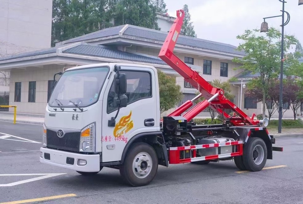 重汽豪曼藍(lán)牌(地庫(kù))勾臂垃圾車(chē) 7方建筑垃圾箱  