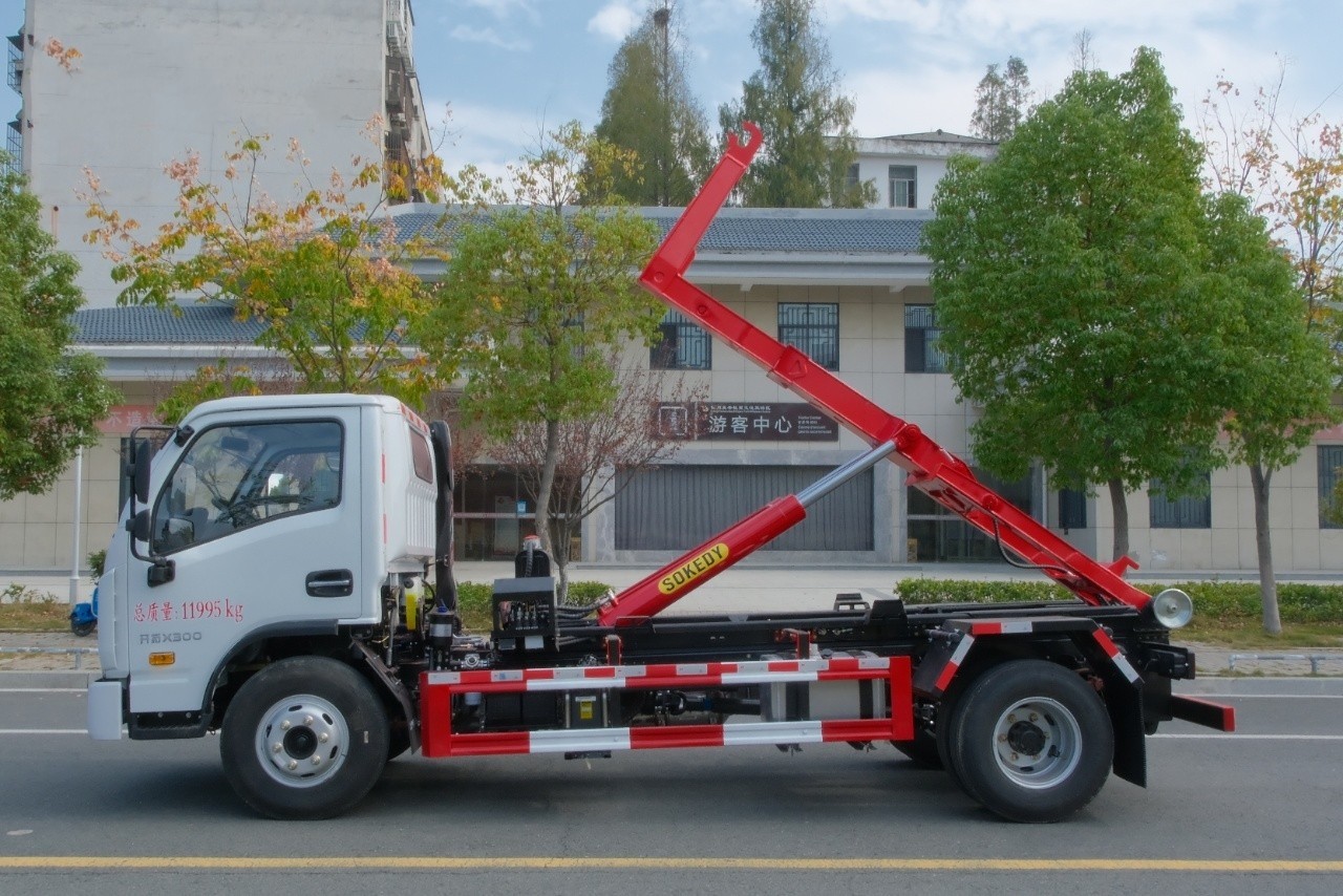 躍進(jìn)藍(lán)牌(地庫(kù))勾臂垃圾車 7方建筑垃圾箱  