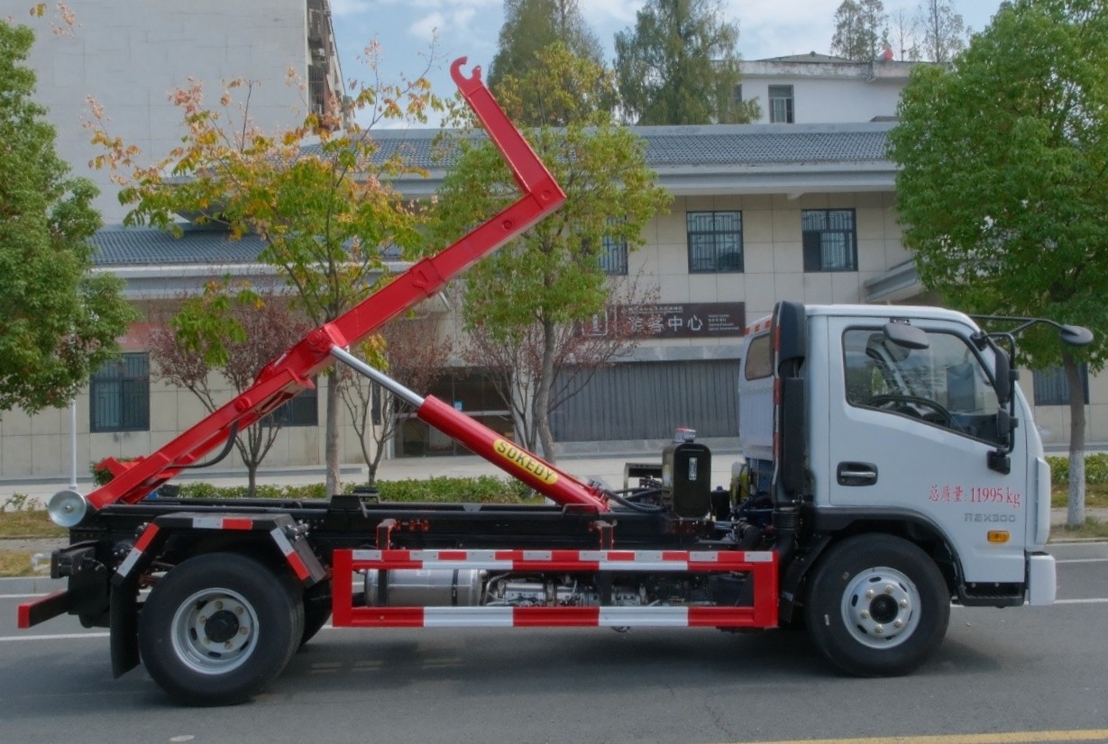 躍進(jìn)藍(lán)牌(地庫(kù))勾臂垃圾車 7方建筑垃圾箱  