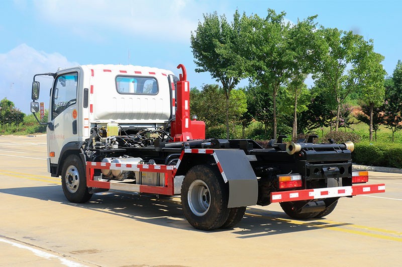 大運奧普力藍牌(地庫)勾臂垃圾車 7方建筑垃圾箱 