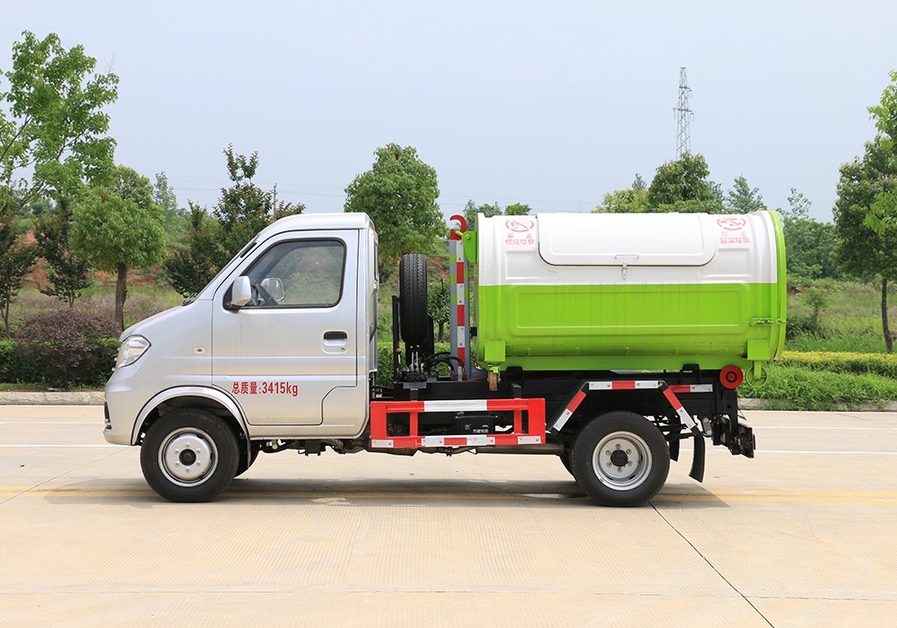 東風(fēng)小康勾臂垃圾車 3方