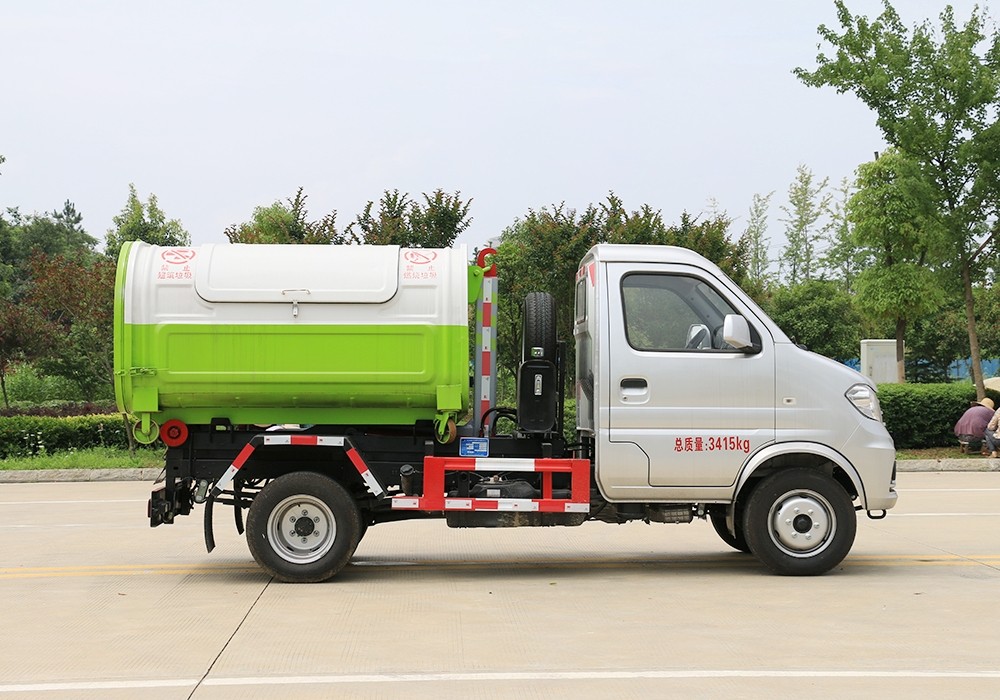 東風(fēng)小康勾臂垃圾車 3方