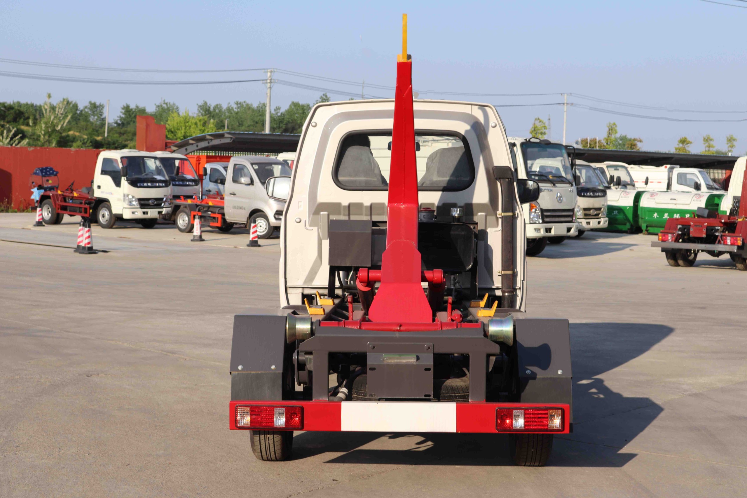 重慶長(zhǎng)安3方勾臂垃圾車