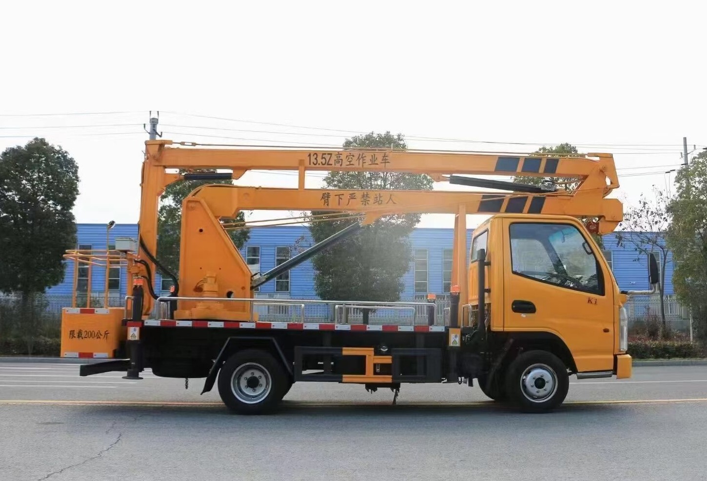 凱馬折臂式13.5米高空作業(yè)車