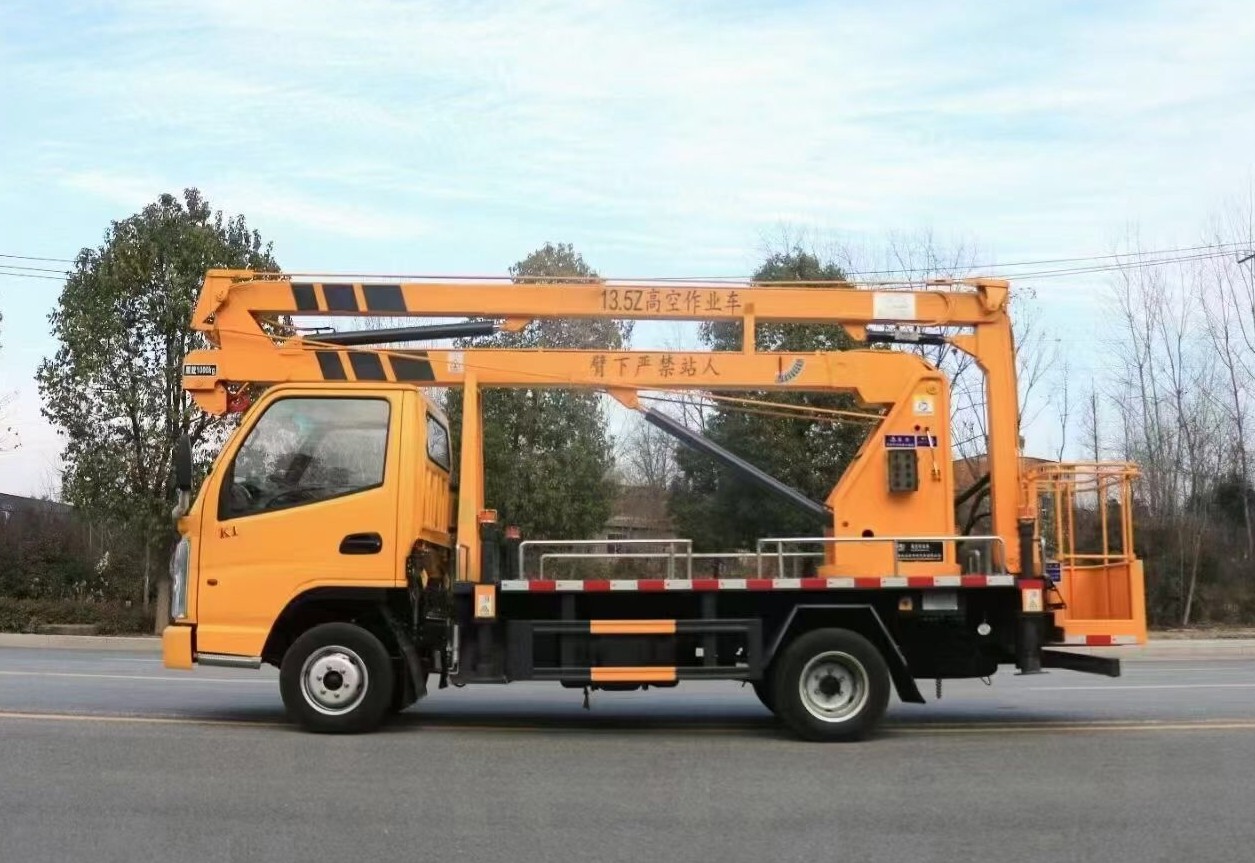 凱馬折臂式13.5米高空作業(yè)車