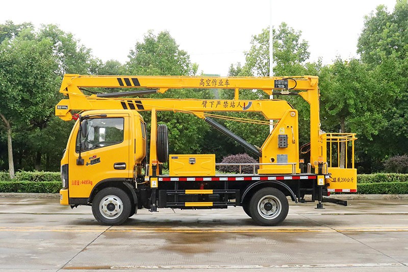 東風(fēng)D6多利卡13.5米高空作業(yè)車