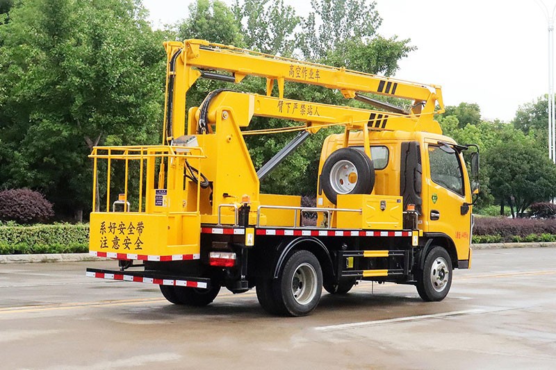 東風(fēng)D6多利卡13.5米高空作業(yè)車