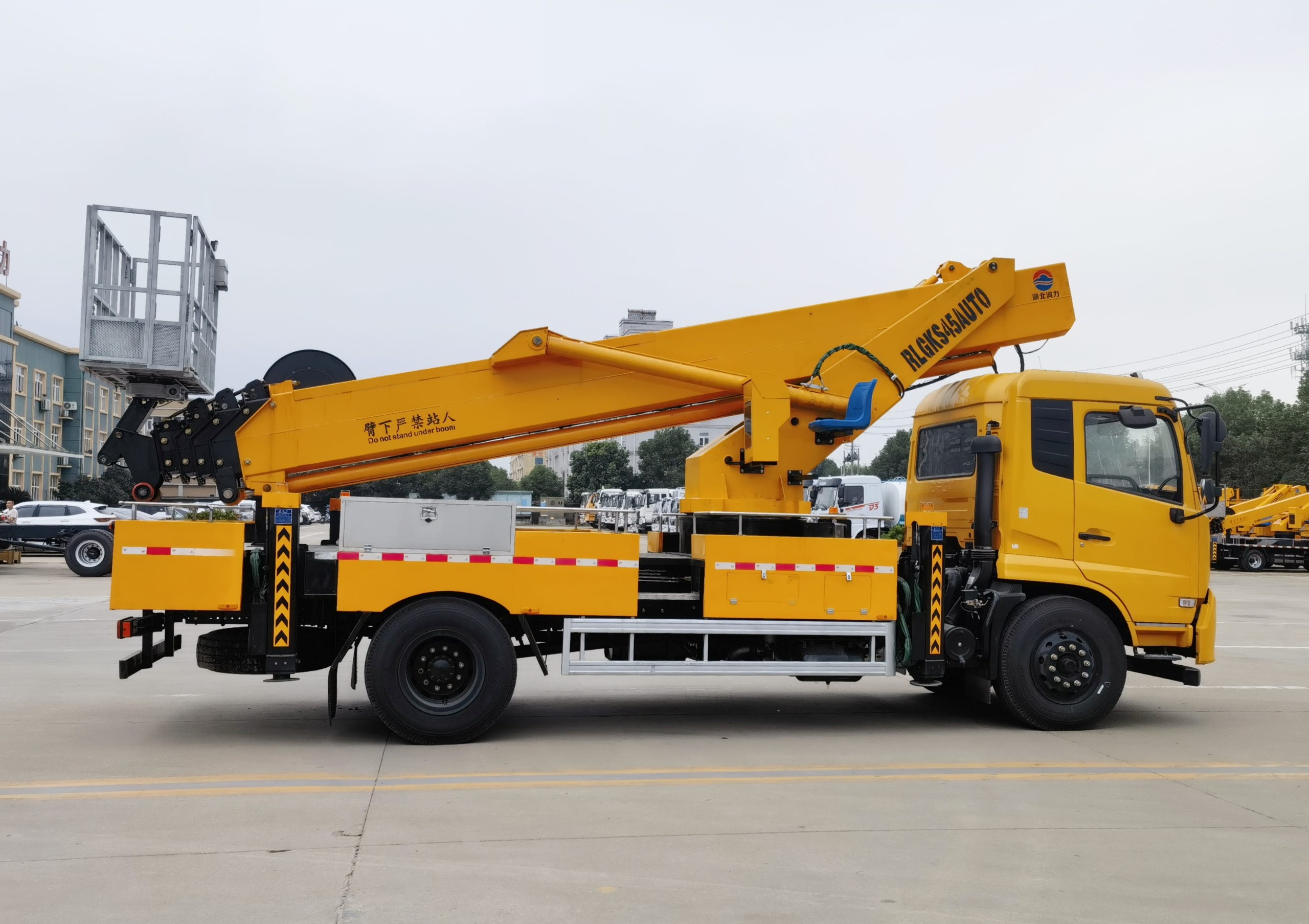 東風(fēng)天錦45米直臂式高空作業(yè)車