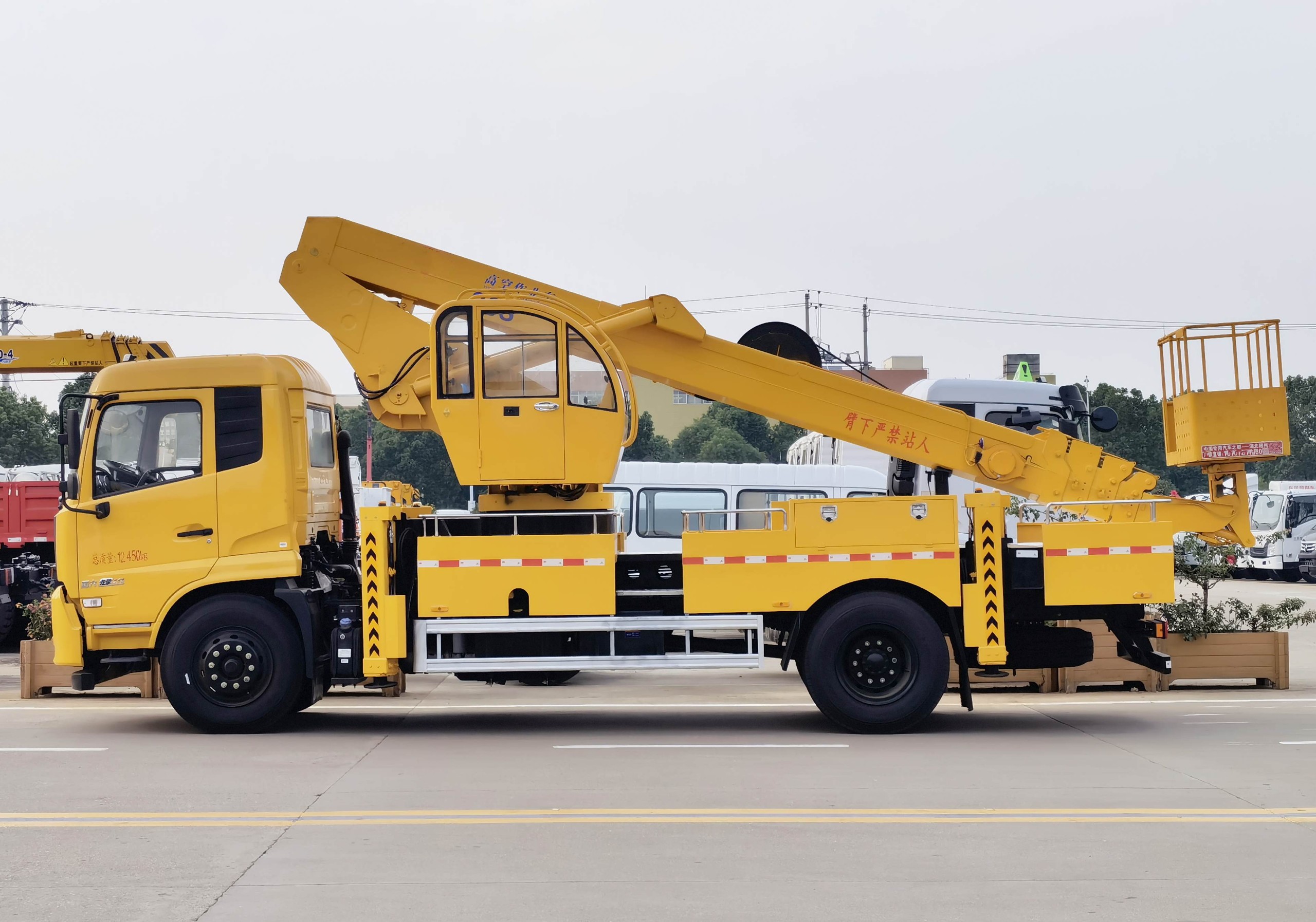 東風(fēng)天錦36米直臂式高空作業(yè)車