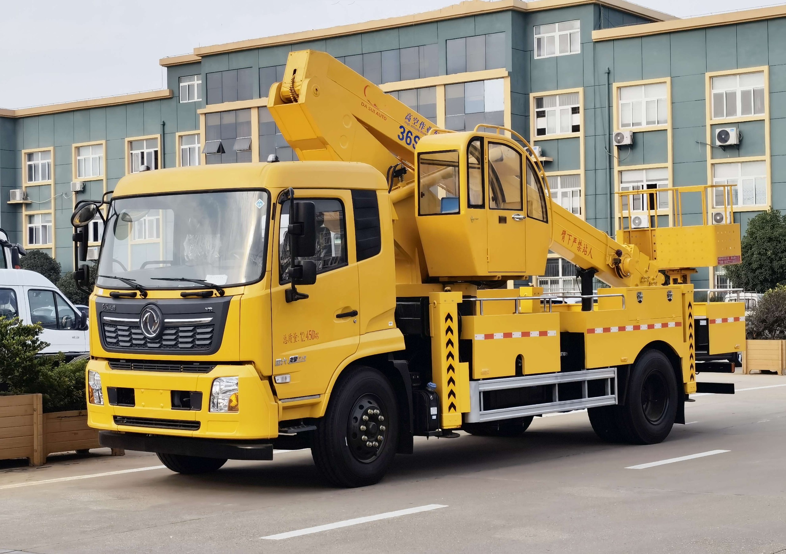 東風天錦36米直臂式高空作業(yè)車