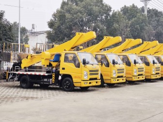 江鈴順達(dá)藍(lán)牌27米直臂高空作業(yè)車(chē)6臺(tái)發(fā)新疆